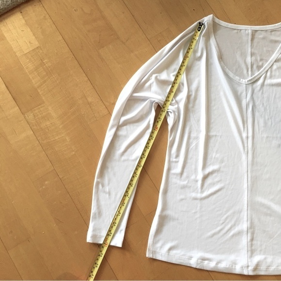 HOST PICK! Fabletics V-Neck, Lightweight, Loose Fit Tee, White, Size S, NWT - Picture 14 of 16